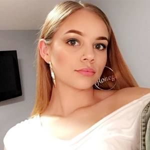 Meet your Posher, Yesenia